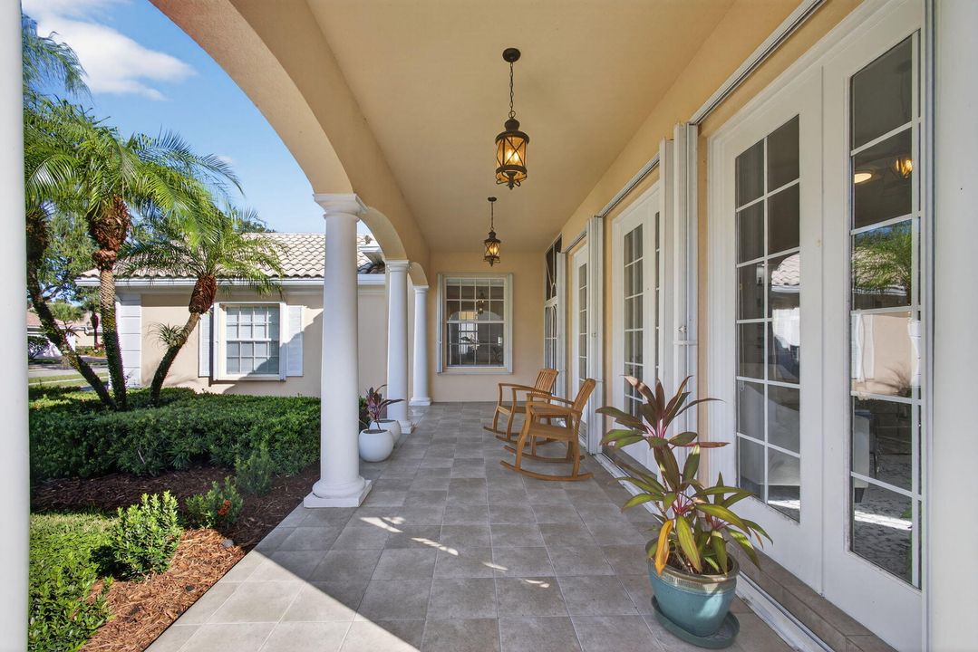 For Sale: $899,000 (4 beds, 3 baths, 2493 Square Feet)