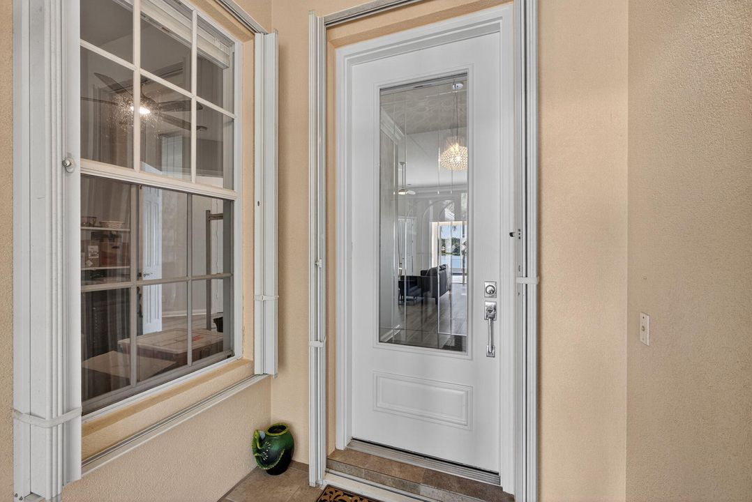 For Sale: $899,000 (4 beds, 3 baths, 2493 Square Feet)