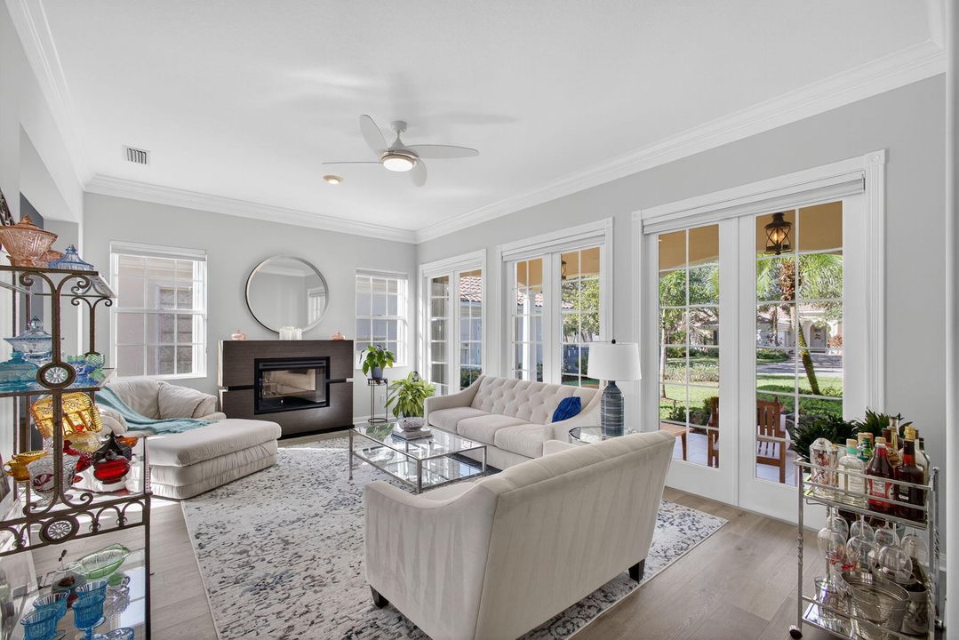 For Sale: $899,000 (4 beds, 3 baths, 2493 Square Feet)