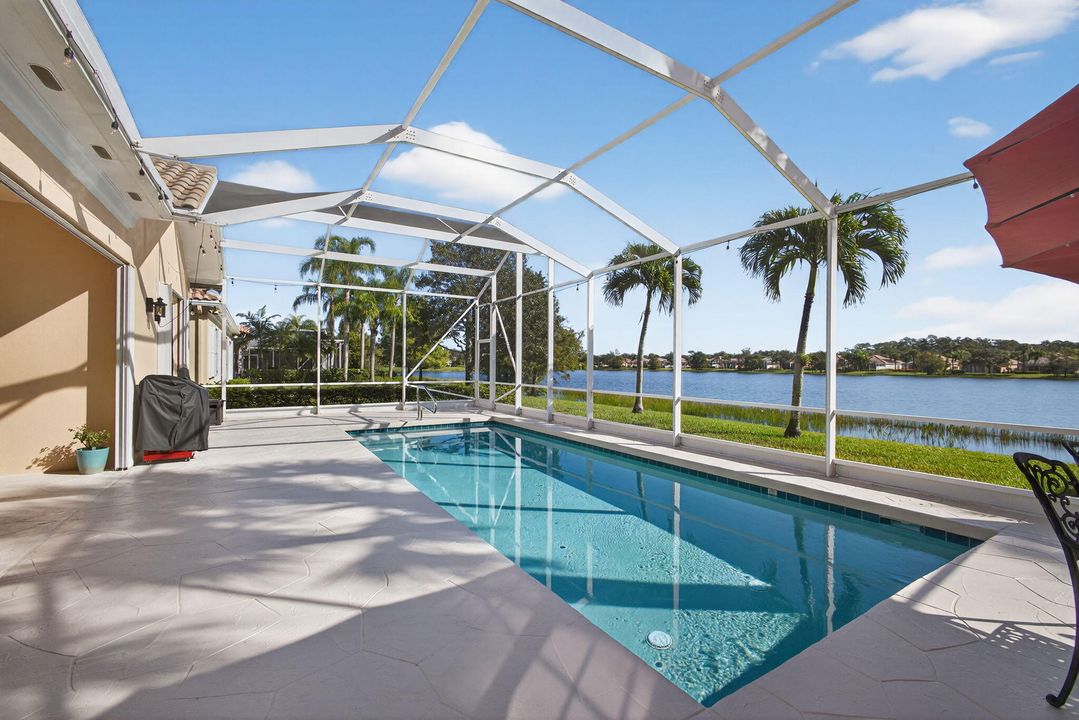 For Sale: $899,000 (4 beds, 3 baths, 2493 Square Feet)