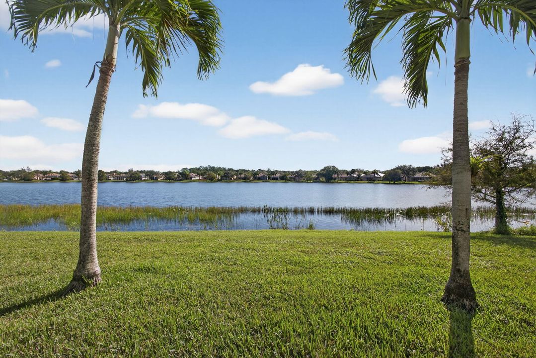 For Sale: $899,000 (4 beds, 3 baths, 2493 Square Feet)