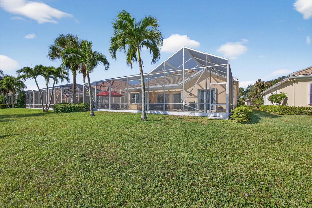 For Sale: $899,000 (4 beds, 3 baths, 2493 Square Feet)