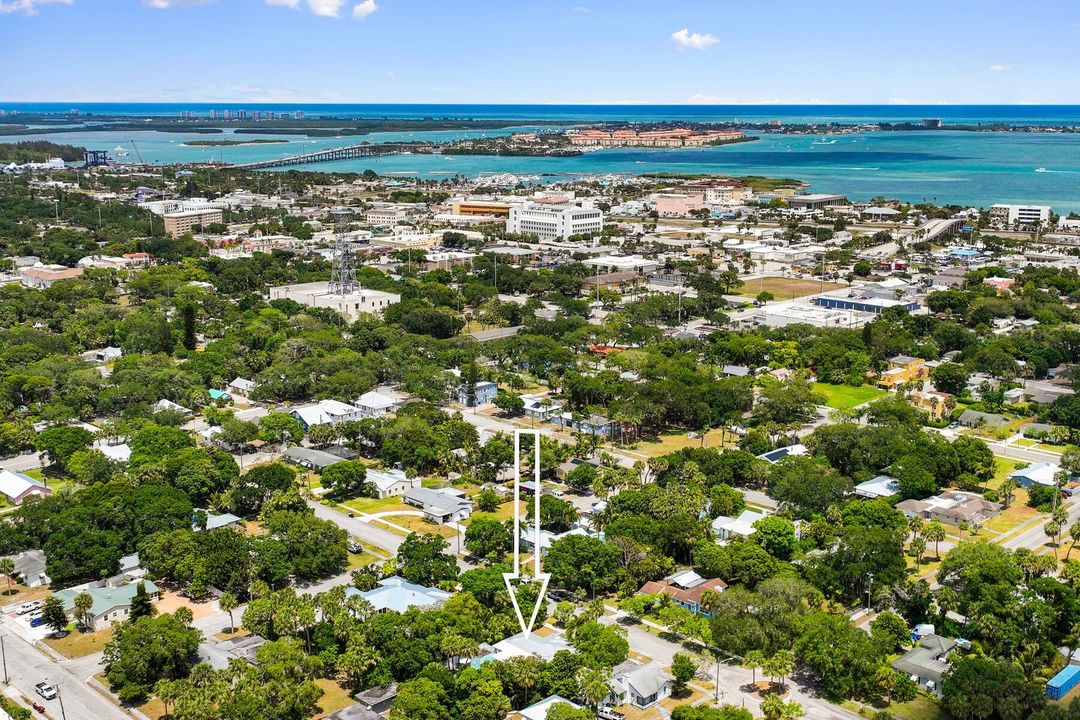 For Sale: $375,000 (1 beds, 2 baths, 1694 Square Feet)