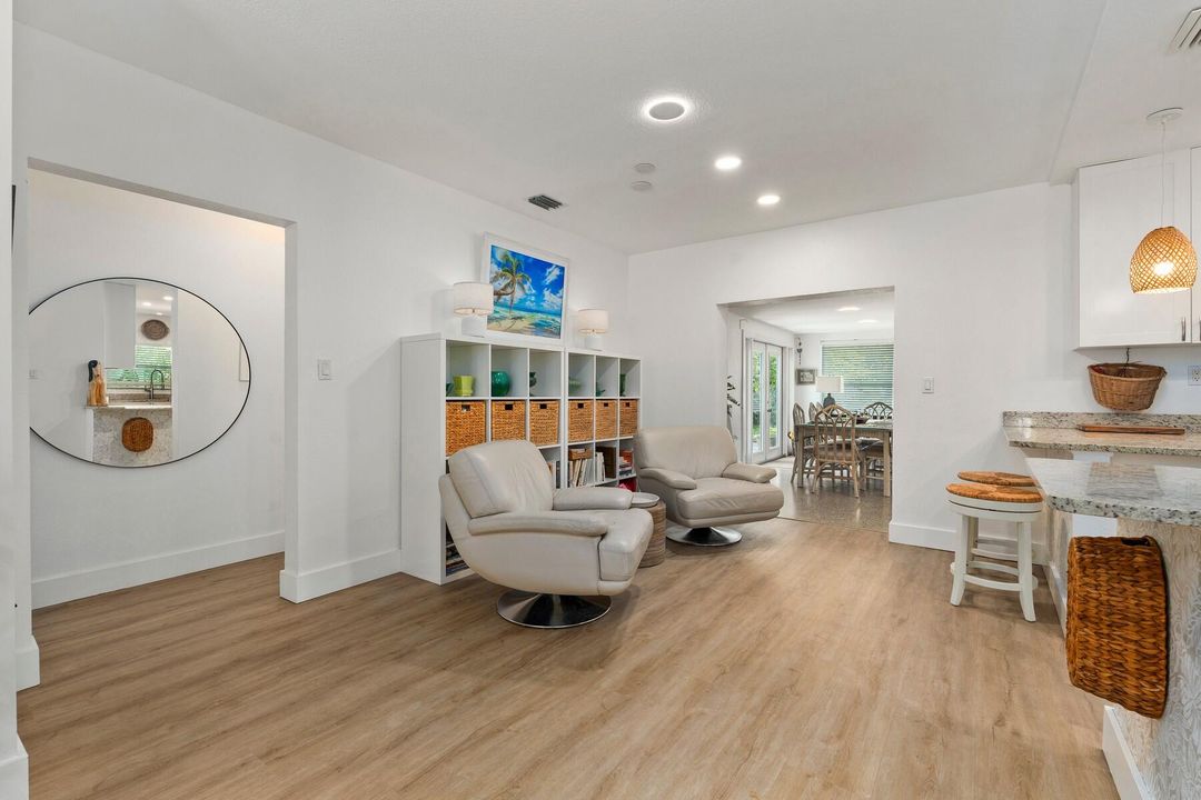 For Sale: $375,000 (1 beds, 2 baths, 1694 Square Feet)