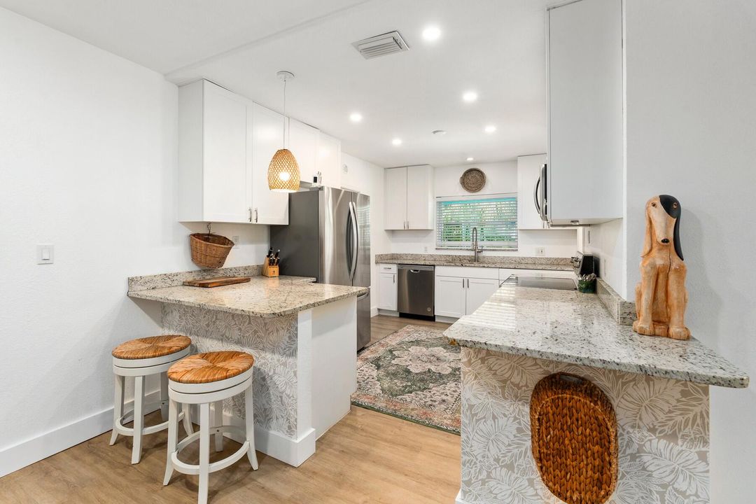 For Sale: $375,000 (1 beds, 2 baths, 1694 Square Feet)