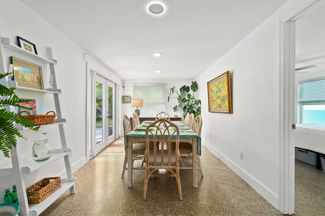 For Sale: $375,000 (1 beds, 2 baths, 1694 Square Feet)