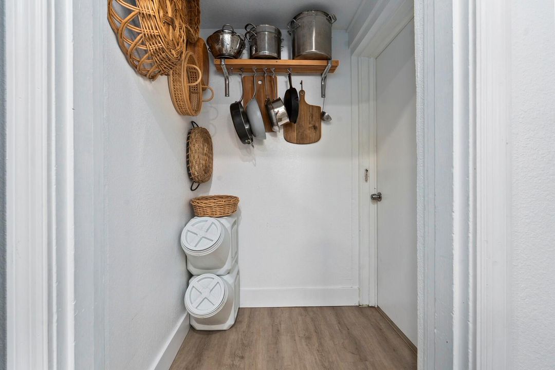 For Sale: $375,000 (1 beds, 2 baths, 1694 Square Feet)