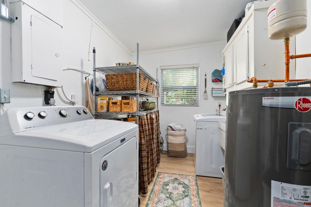 For Sale: $375,000 (1 beds, 2 baths, 1694 Square Feet)