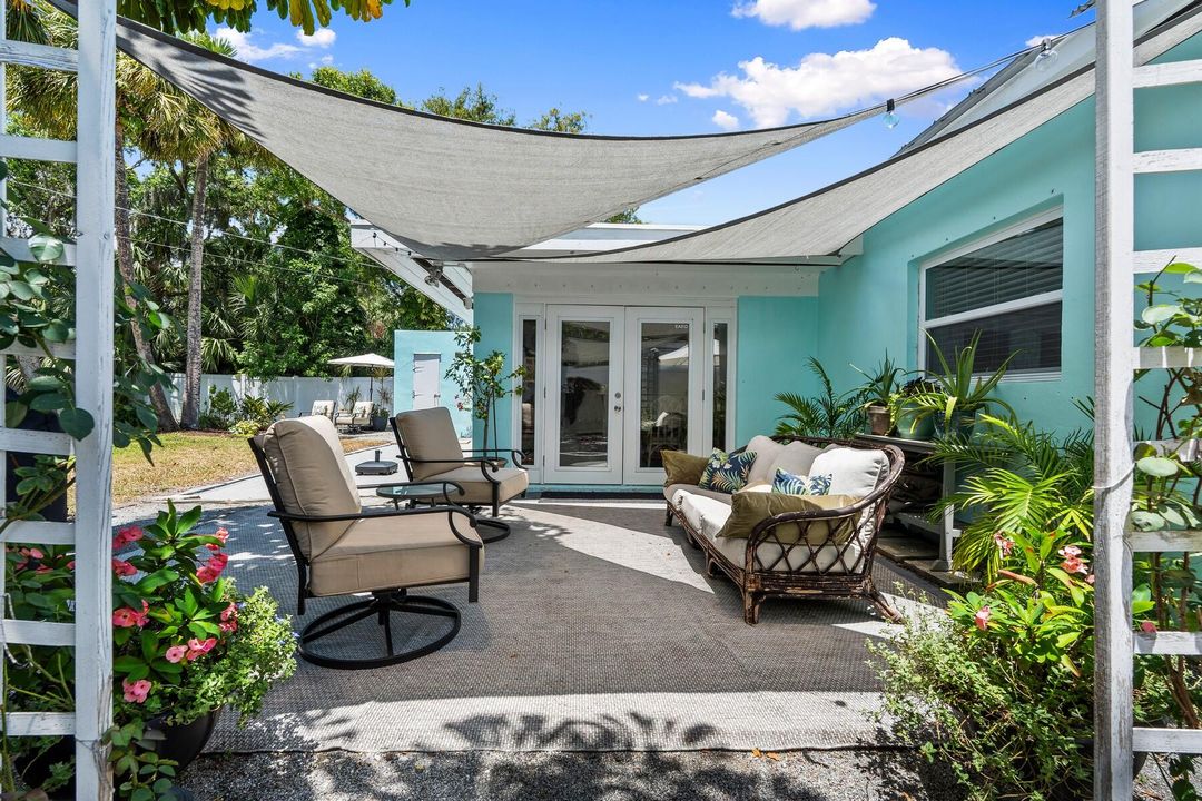 For Sale: $375,000 (1 beds, 2 baths, 1694 Square Feet)