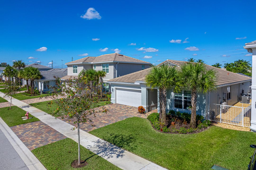 For Sale: $975,000 (3 beds, 2 baths, 1950 Square Feet)