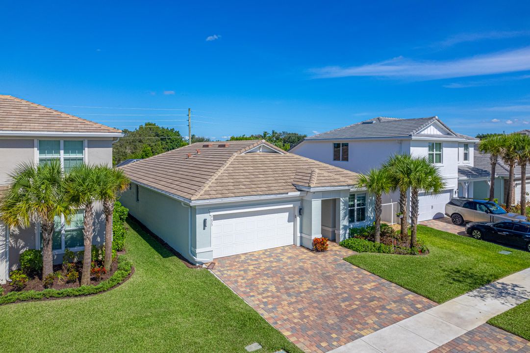 For Sale: $975,000 (3 beds, 2 baths, 1950 Square Feet)