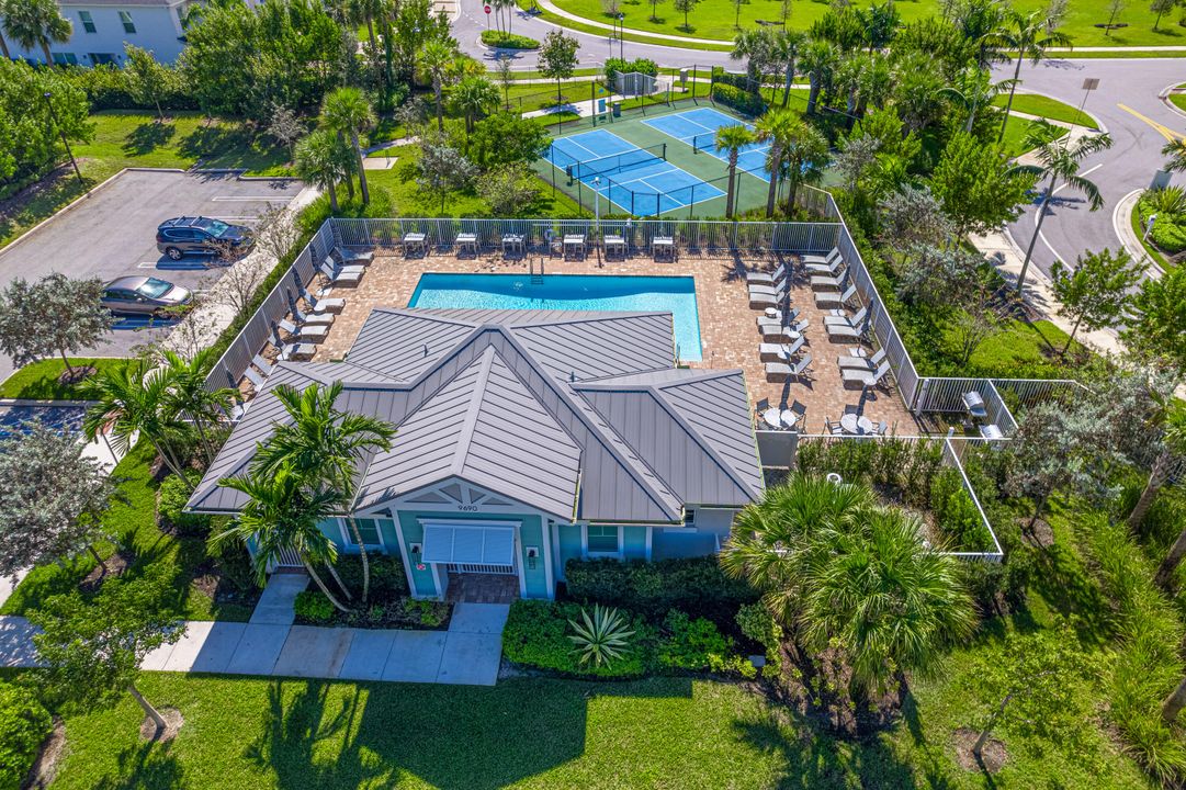 For Sale: $975,000 (3 beds, 2 baths, 1950 Square Feet)