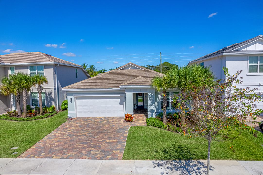 For Sale: $975,000 (3 beds, 2 baths, 1950 Square Feet)