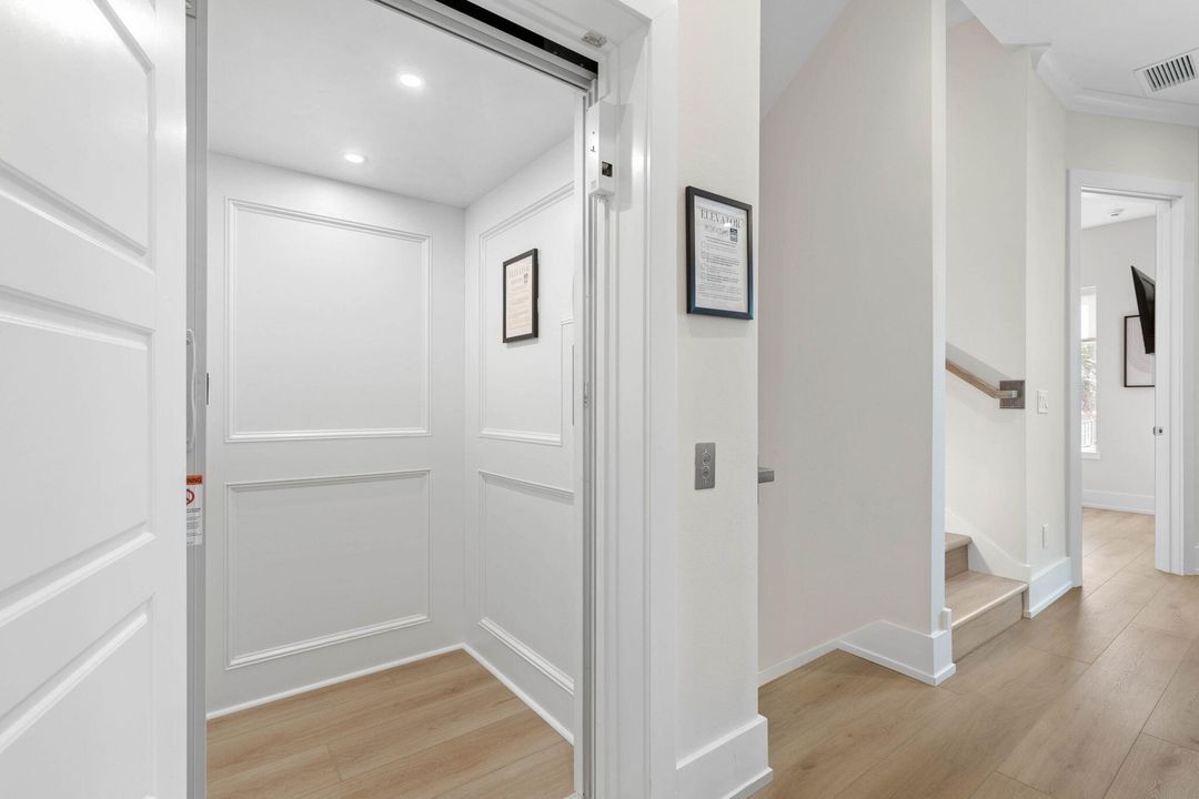 出租: $7,900 (5 贝兹, 4 浴室, 2960 平方英尺)