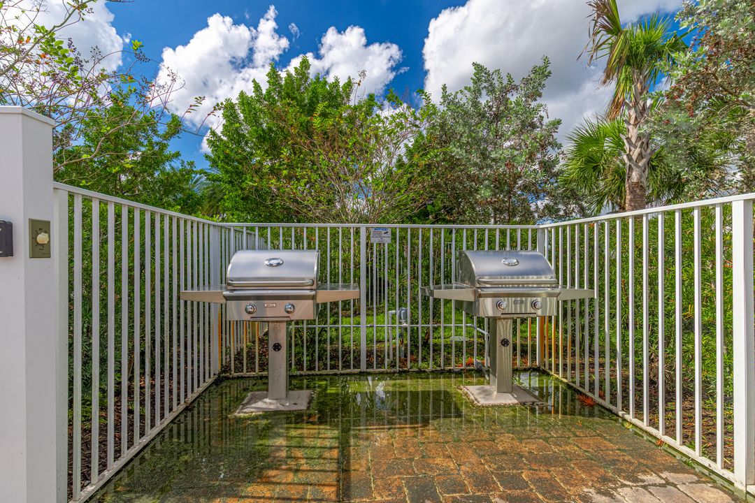 For Sale: $975,000 (3 beds, 2 baths, 1950 Square Feet)