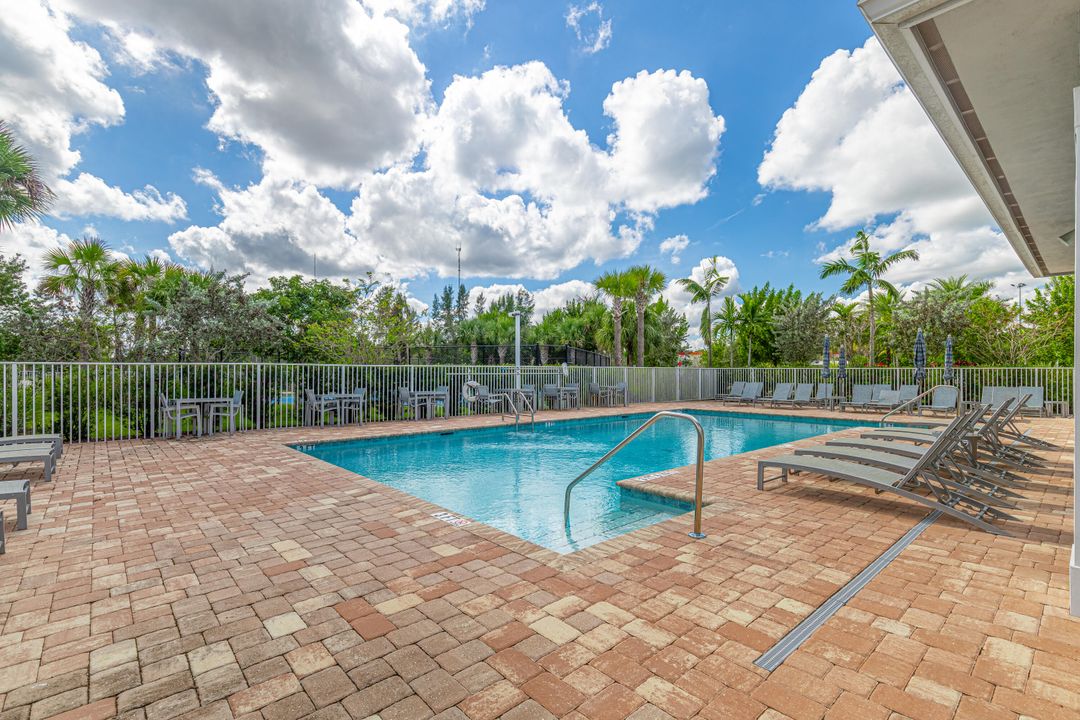 For Sale: $975,000 (3 beds, 2 baths, 1950 Square Feet)