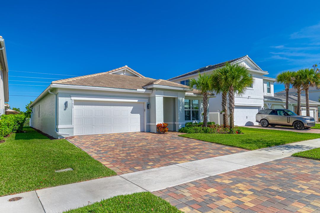 For Sale: $975,000 (3 beds, 2 baths, 1950 Square Feet)