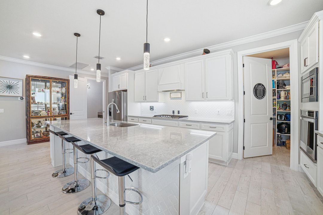 For Sale: $975,000 (3 beds, 2 baths, 1950 Square Feet)