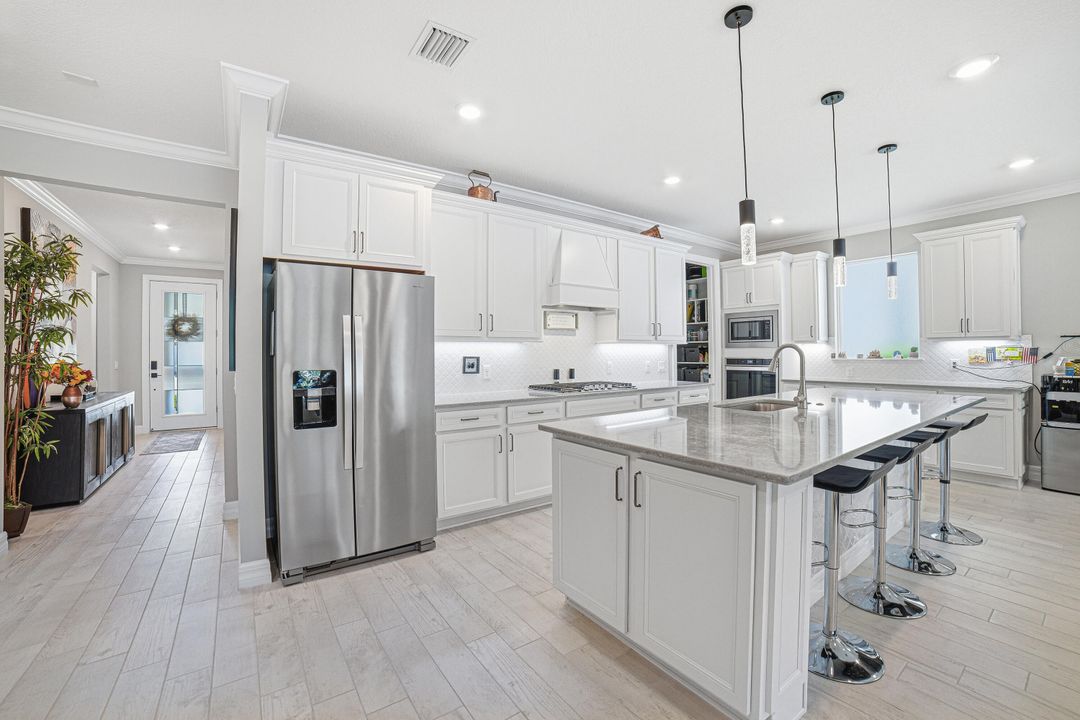 For Sale: $975,000 (3 beds, 2 baths, 1950 Square Feet)