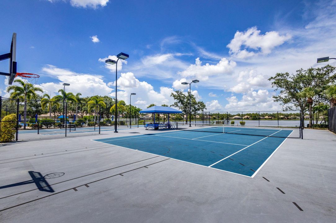 For Sale: $899,000 (4 beds, 3 baths, 2493 Square Feet)