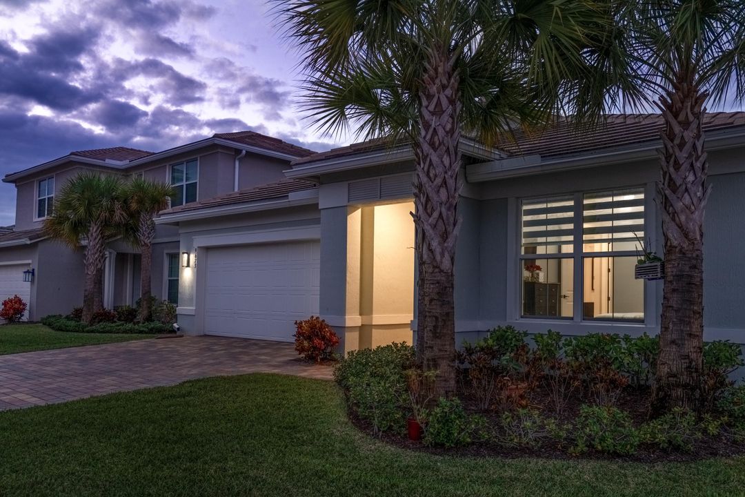 For Sale: $975,000 (3 beds, 2 baths, 1950 Square Feet)