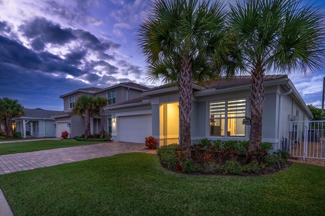 For Sale: $975,000 (3 beds, 2 baths, 1950 Square Feet)