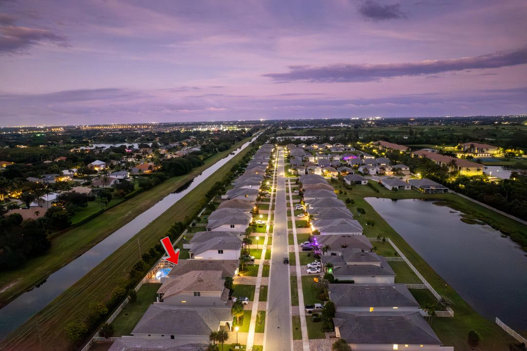 For Sale: $975,000 (3 beds, 2 baths, 1950 Square Feet)