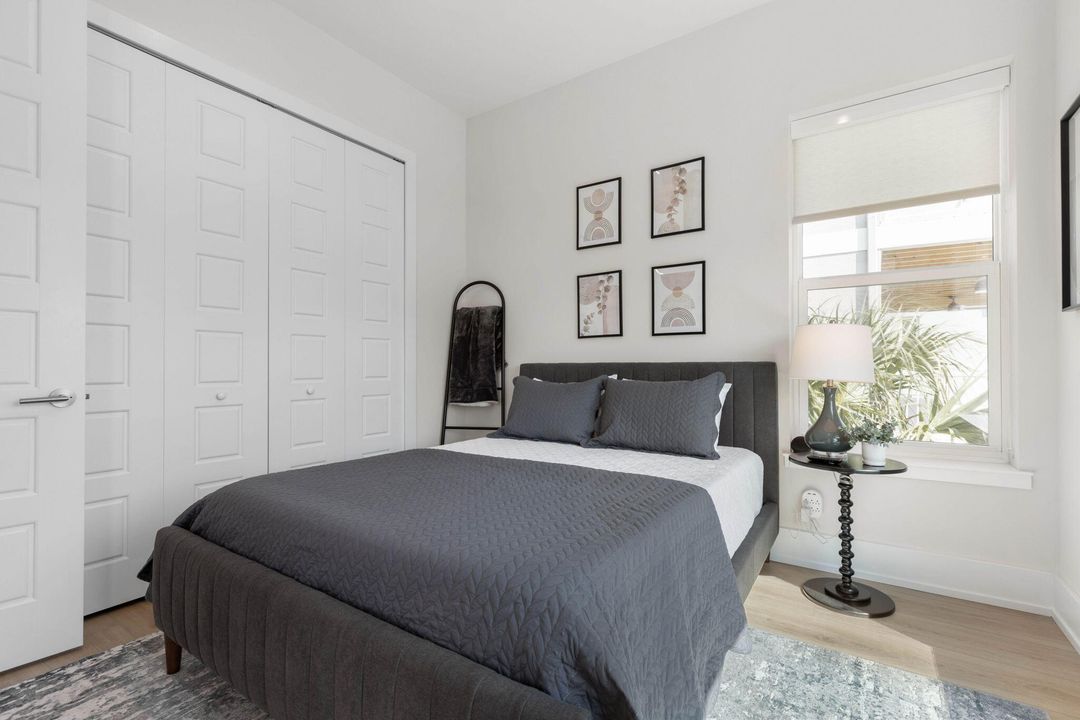 出租: $7,900 (5 贝兹, 4 浴室, 2960 平方英尺)