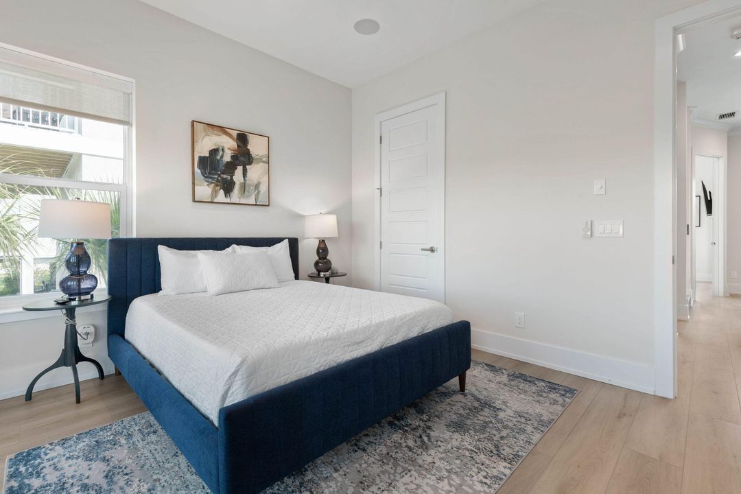 出租: $7,900 (5 贝兹, 4 浴室, 2960 平方英尺)