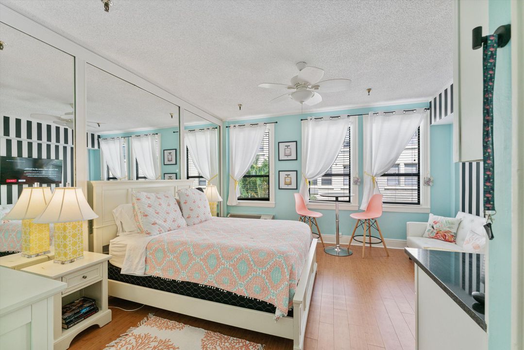 Под контрактом: $354,999 (1 спален, 1 ванн, 271 Квадратных фут)