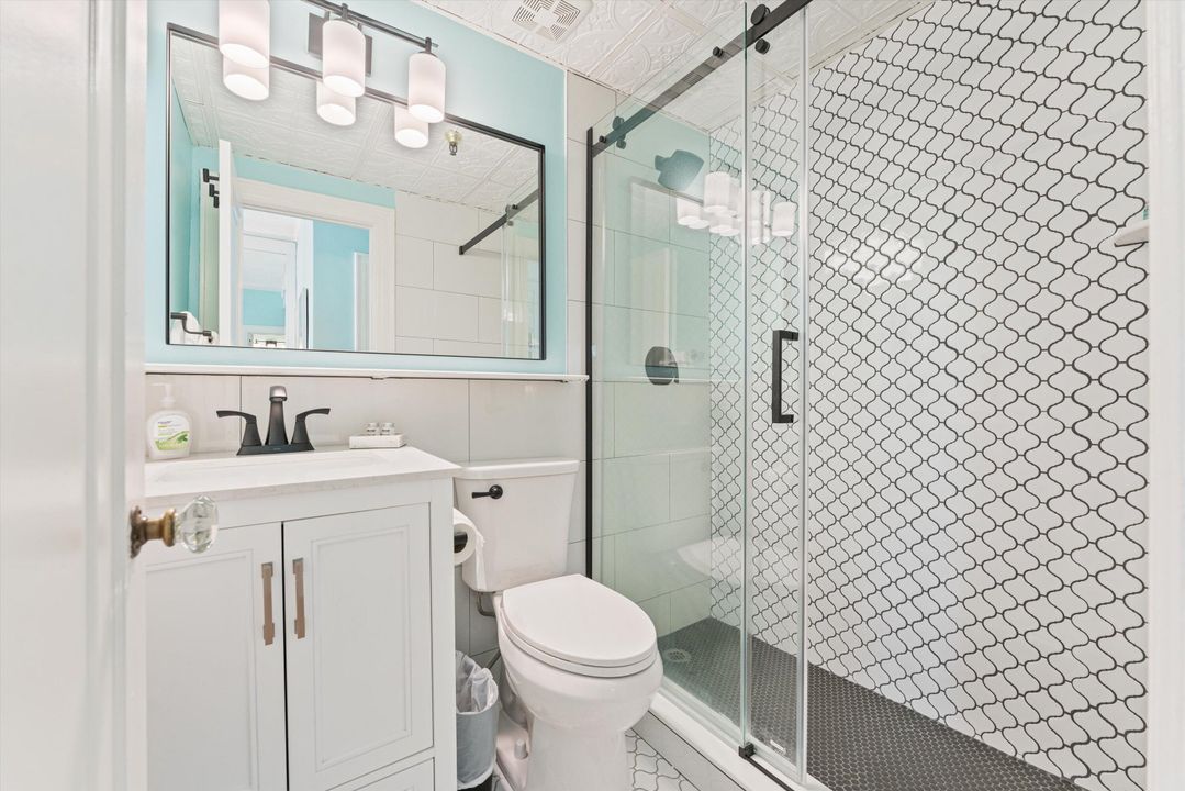 Под контрактом: $354,999 (1 спален, 1 ванн, 271 Квадратных фут)