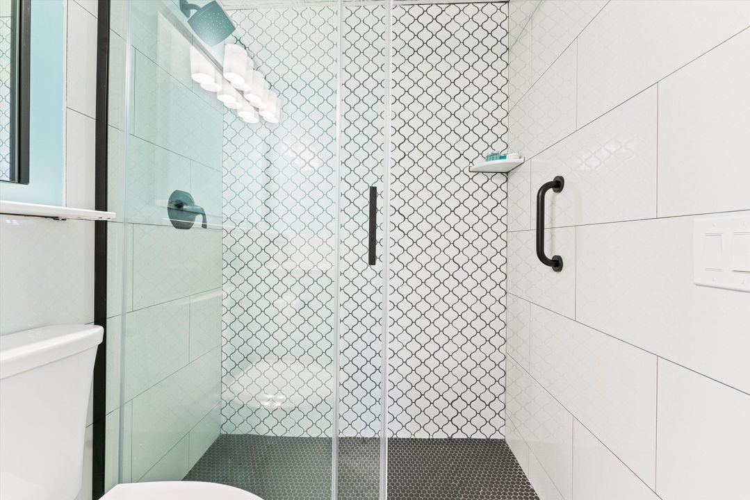 Под контрактом: $354,999 (1 спален, 1 ванн, 271 Квадратных фут)