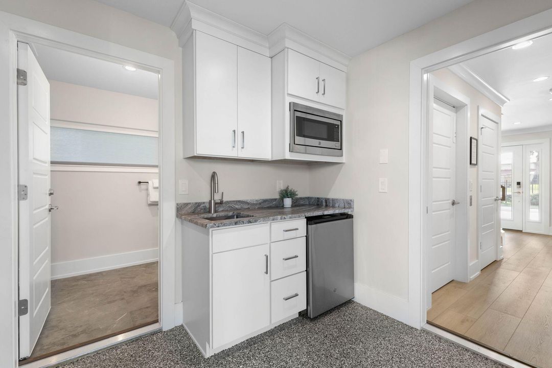 出租: $7,900 (5 贝兹, 4 浴室, 2960 平方英尺)