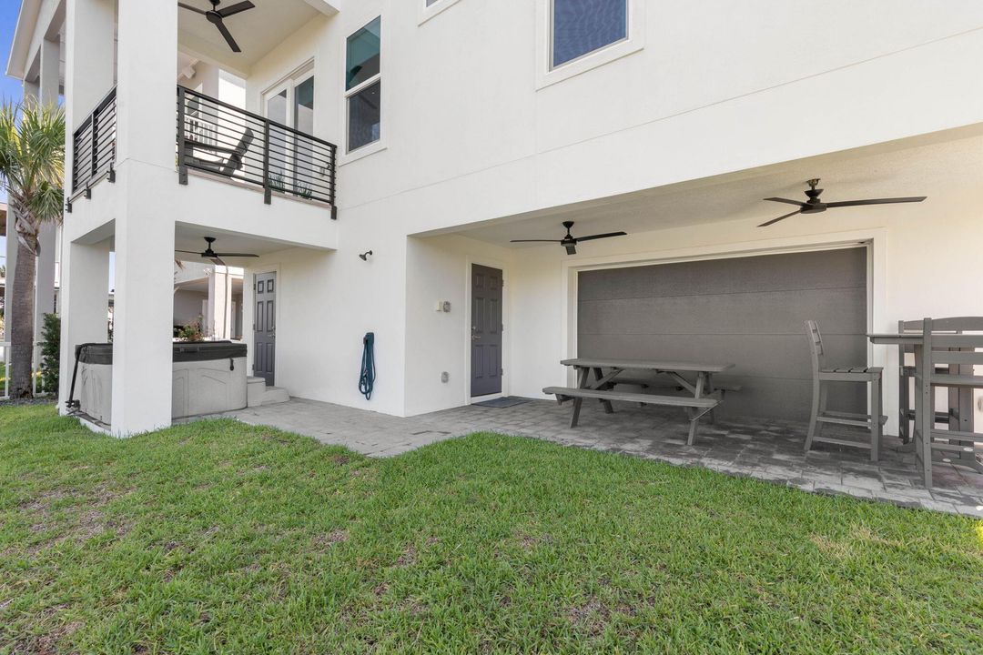 出租: $7,900 (5 贝兹, 4 浴室, 2960 平方英尺)