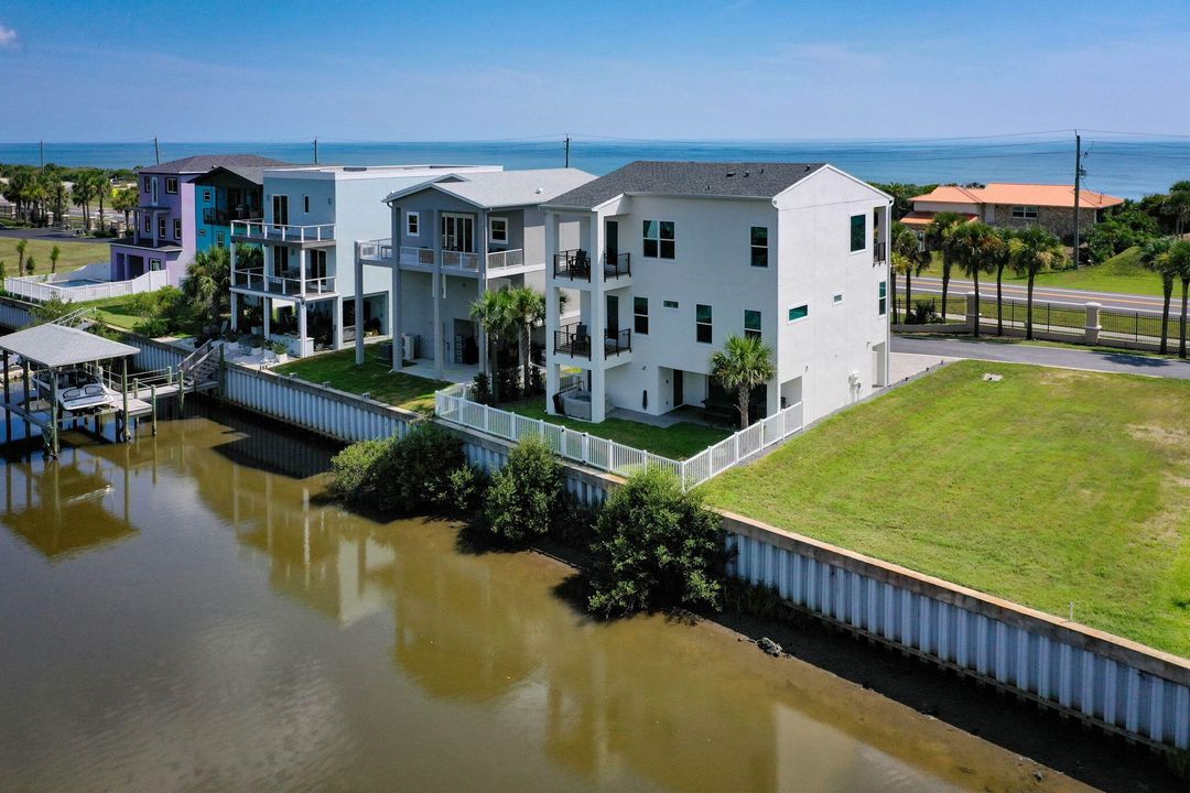 出租: $7,900 (5 贝兹, 4 浴室, 2960 平方英尺)