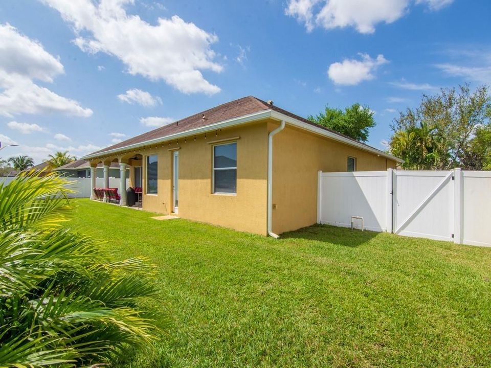 En Renta: $2,750 (4 camas, 2 baños, 2400 Pies cuadrados)