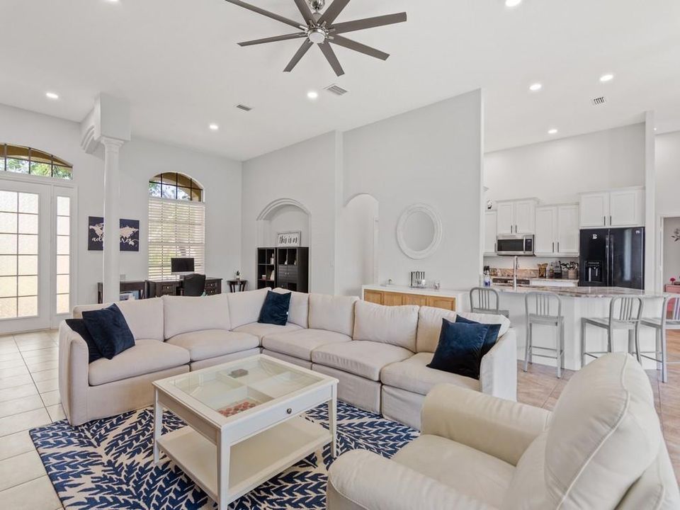 En Renta: $2,750 (4 camas, 2 baños, 2400 Pies cuadrados)