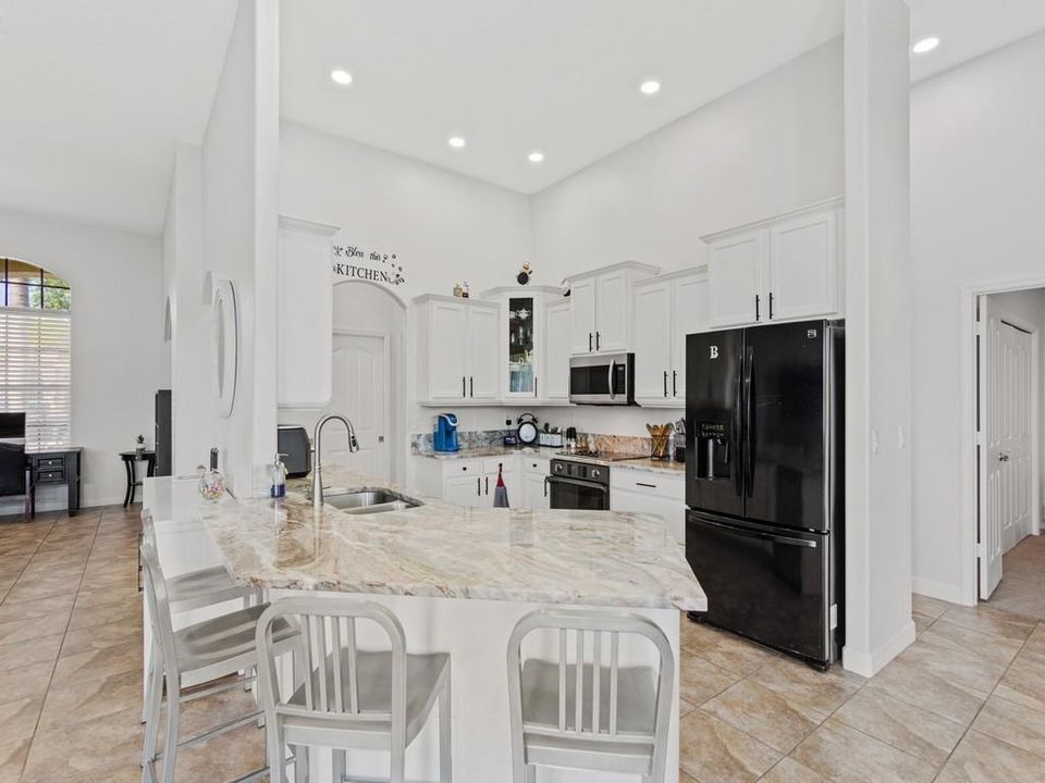 En Renta: $2,750 (4 camas, 2 baños, 2400 Pies cuadrados)