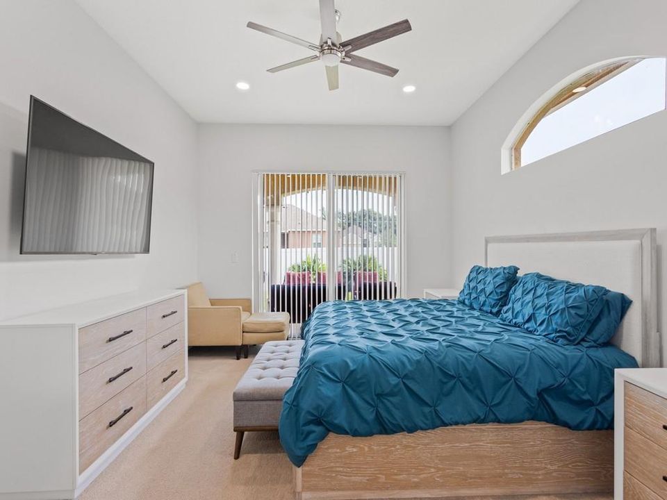 En Renta: $2,750 (4 camas, 2 baños, 2400 Pies cuadrados)