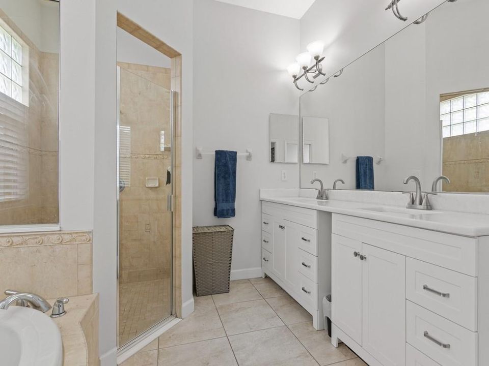 En Renta: $2,750 (4 camas, 2 baños, 2400 Pies cuadrados)