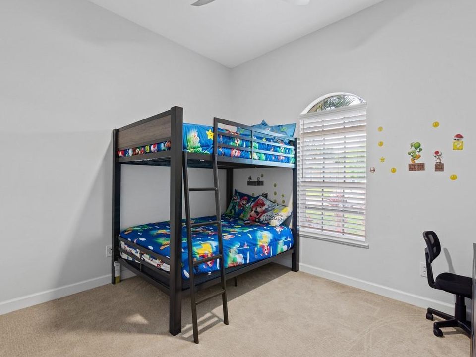 En Renta: $2,750 (4 camas, 2 baños, 2400 Pies cuadrados)