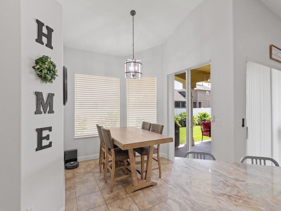 En Renta: $2,750 (4 camas, 2 baños, 2400 Pies cuadrados)