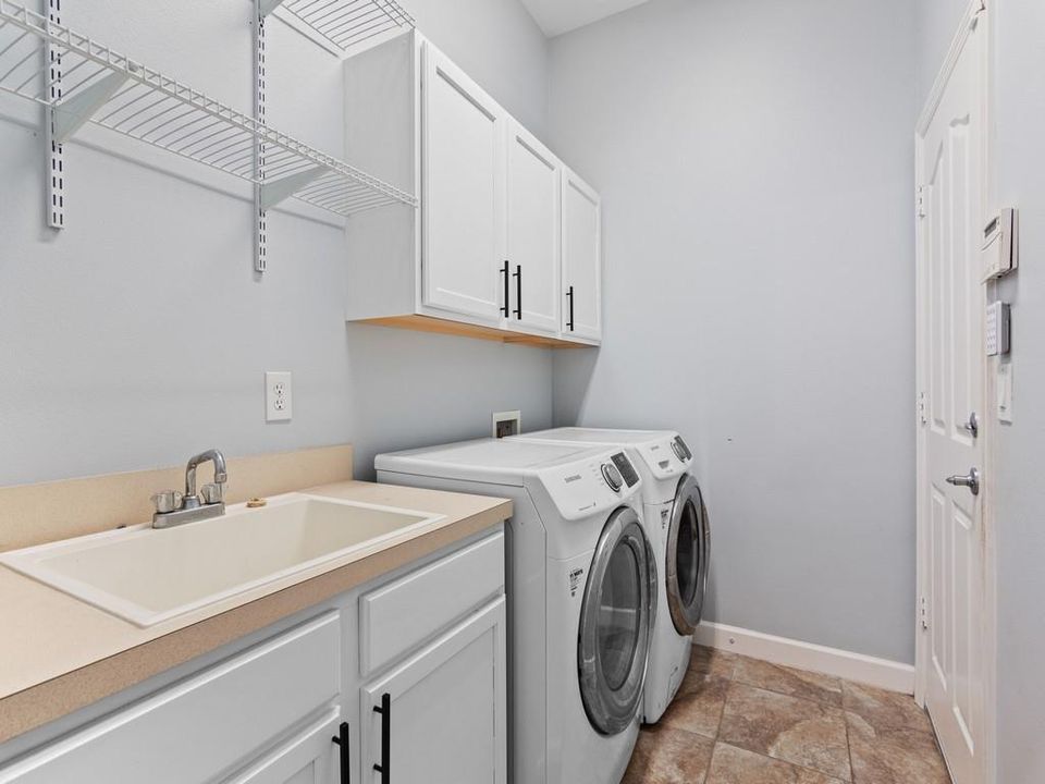 En Renta: $2,750 (4 camas, 2 baños, 2400 Pies cuadrados)