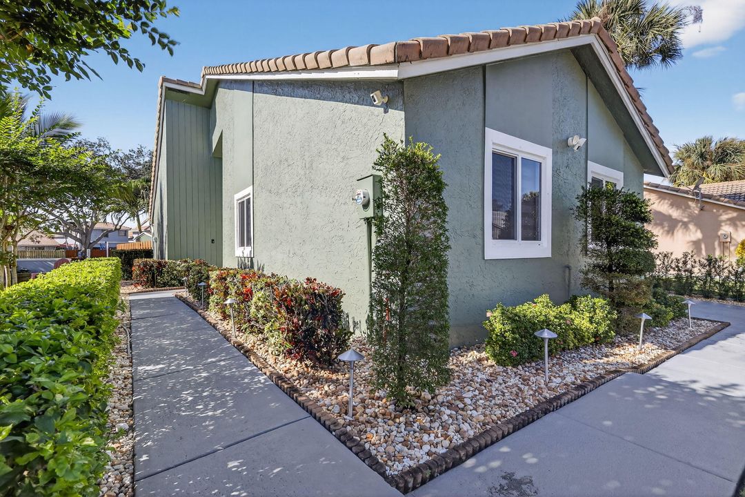 For Sale: $529,990 (3 beds, 2 baths, 1635 Square Feet)