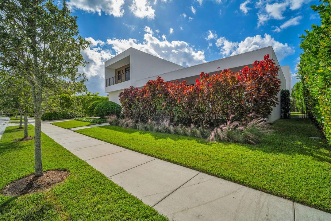 Activo con contrato: $3,250,000 (5 camas, 6 baños, 5293 Pies cuadrados)