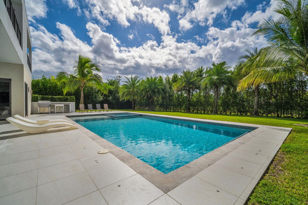 Activo con contrato: $3,250,000 (5 camas, 6 baños, 5293 Pies cuadrados)