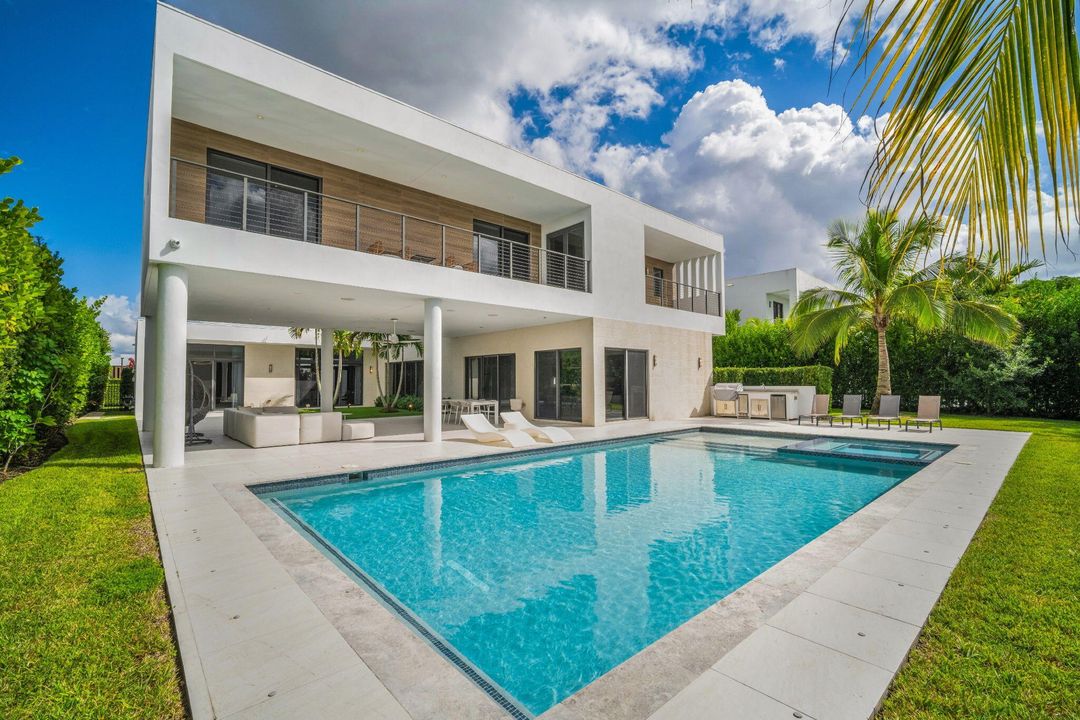 Activo con contrato: $3,250,000 (5 camas, 6 baños, 5293 Pies cuadrados)