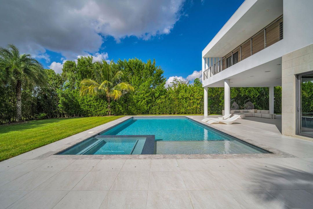 Activo con contrato: $3,250,000 (5 camas, 6 baños, 5293 Pies cuadrados)