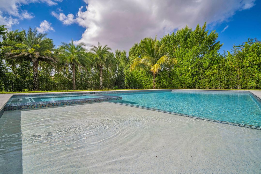 Activo con contrato: $3,250,000 (5 camas, 6 baños, 5293 Pies cuadrados)