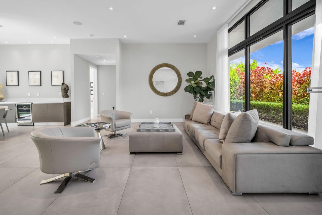 Activo con contrato: $3,250,000 (5 camas, 6 baños, 5293 Pies cuadrados)